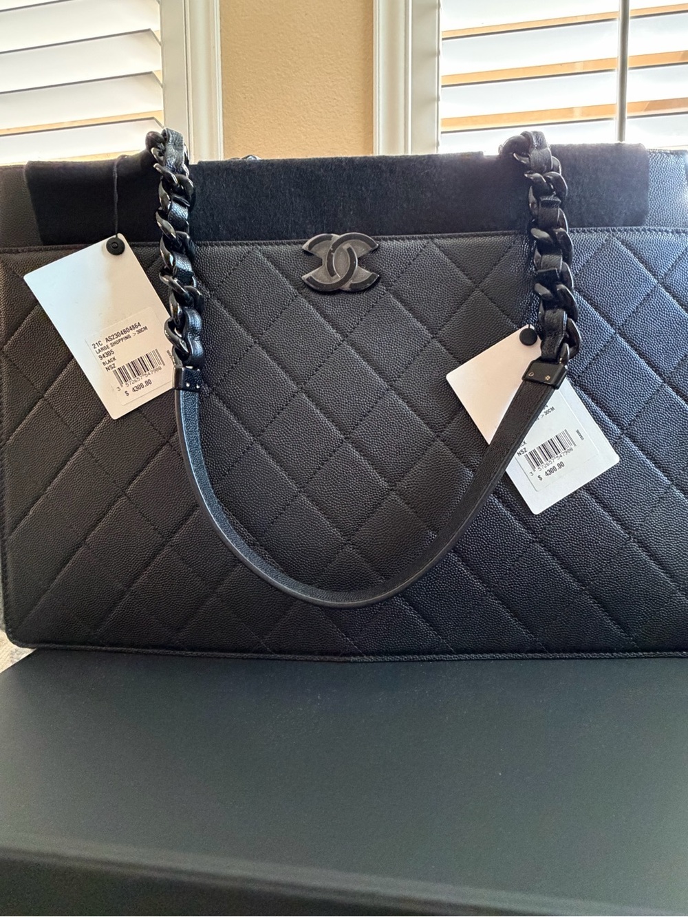 CHANEL Black Quilted Chain-Handle Tote - Picture 5 of 10